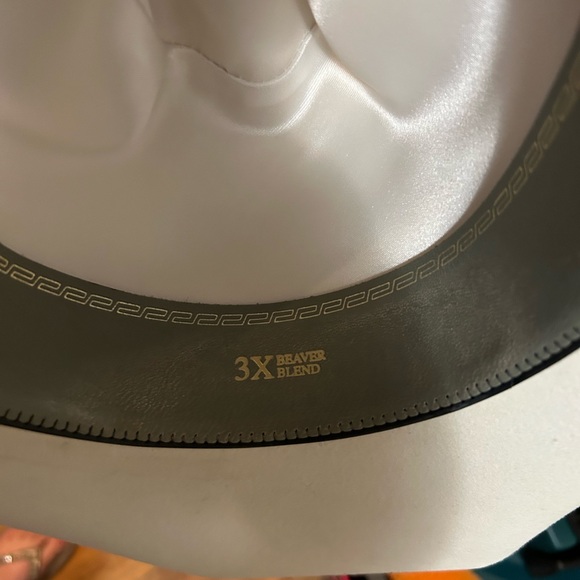 7 1/8th White 3X Cowboy Hat. - Picture 4 of 6